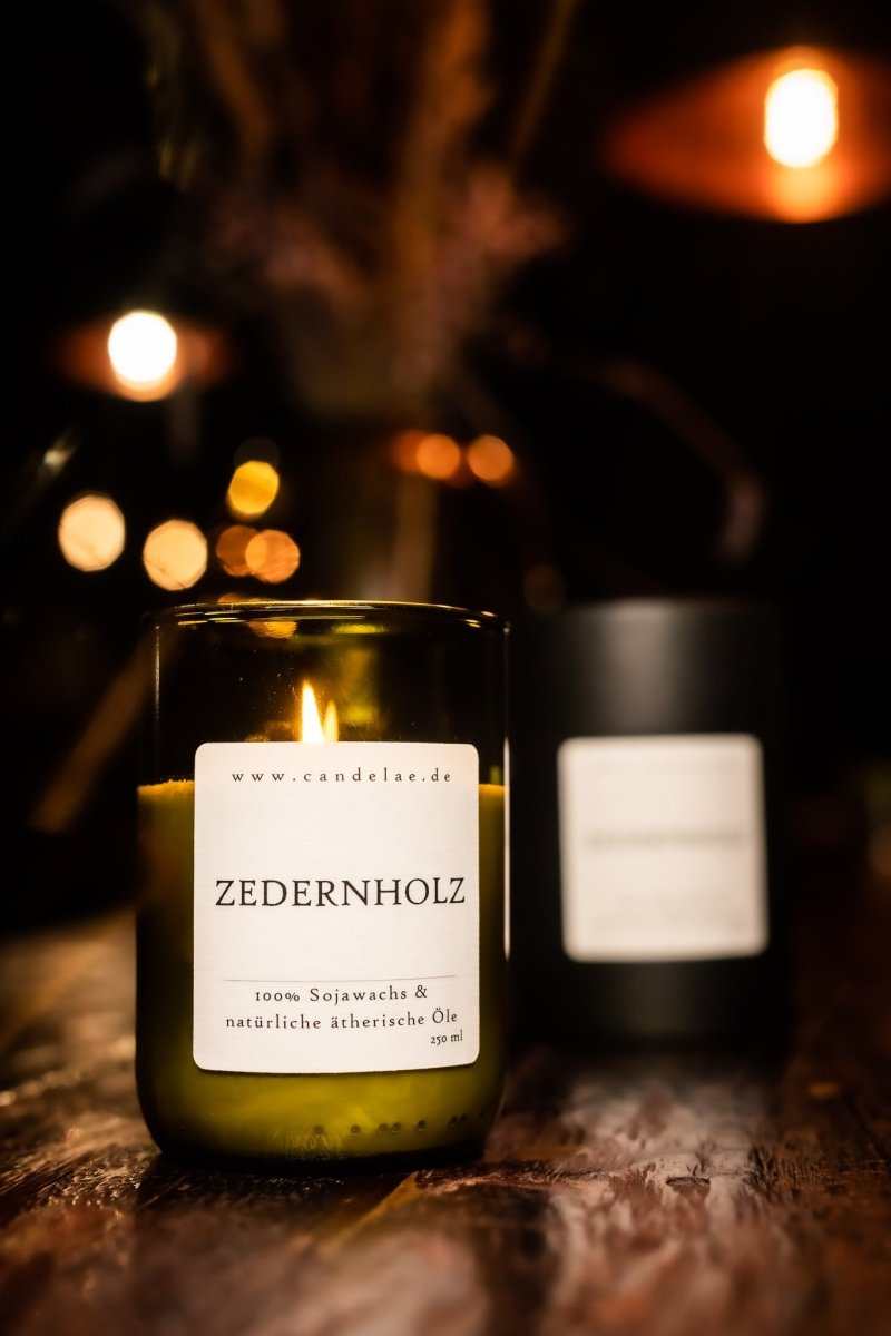 Zedernholz Duftkerze im Weinflaschenglas