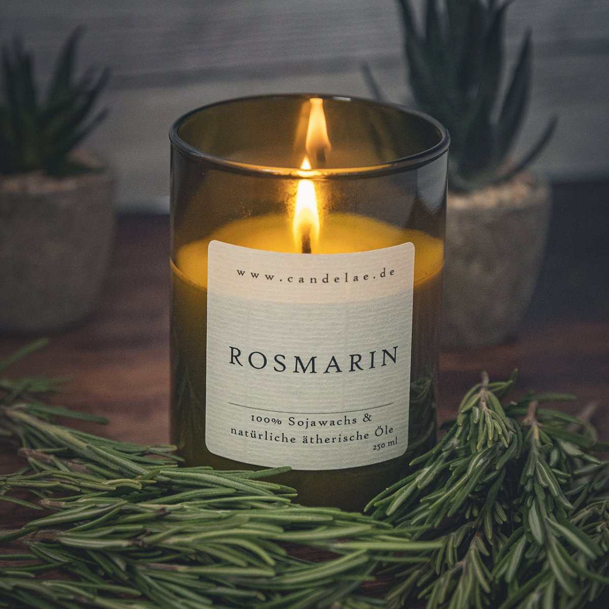 Rosmarin Duftkerze im Weinflaschenglas