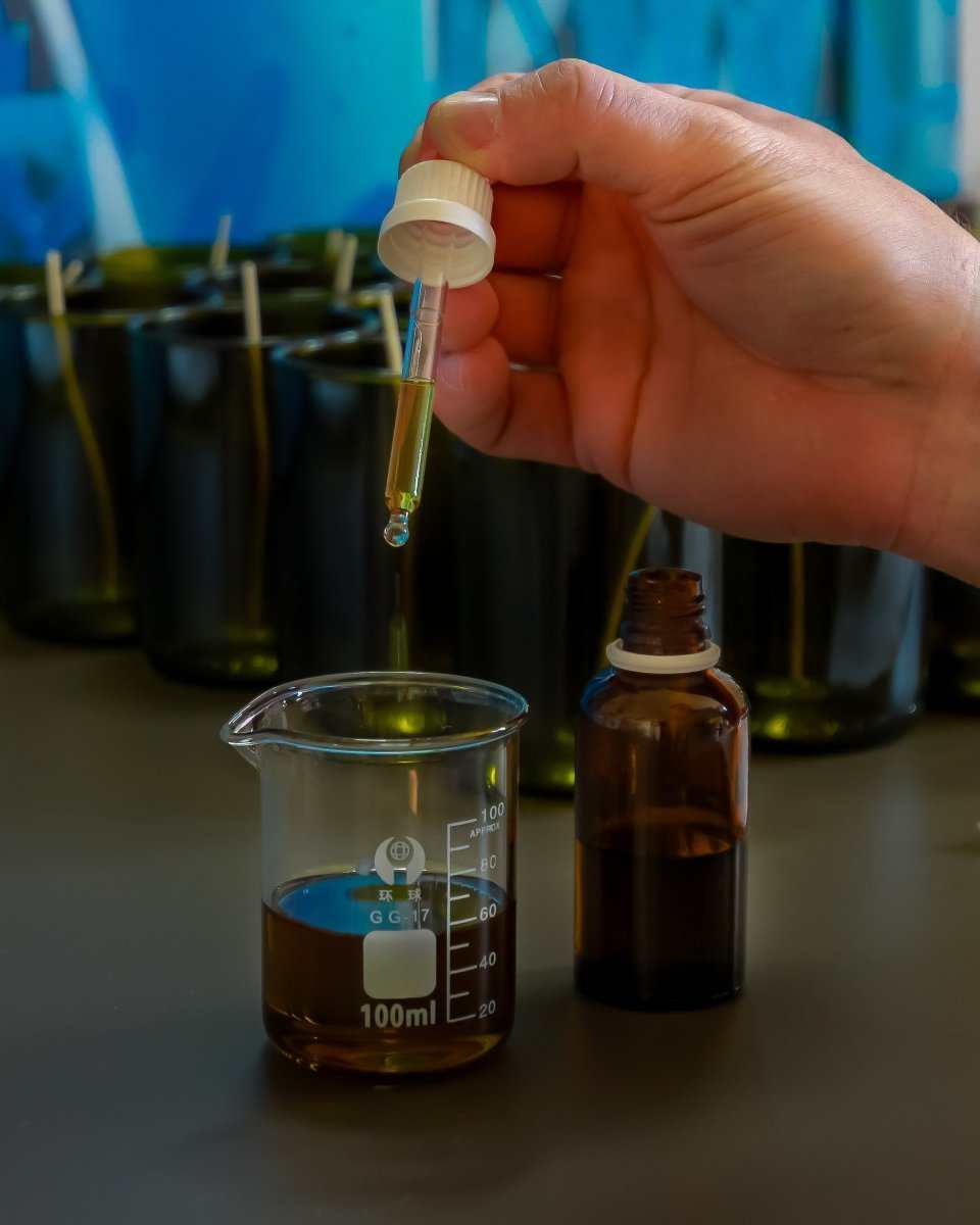 Handgefertigte Sojawachskerze mit ätherischem Öl für perfekten Duft und Nachhaltigkeit